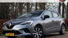 Grijs (metallic) Gebruikt 2023 Renault Clio V Equilibre Hatchback | € 14.995 (Goede deal)