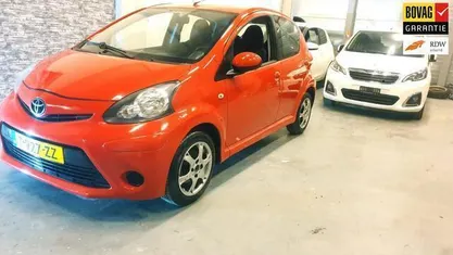 Occasion Toyota Aygo 68 PK (50 kW) 2012 Rood Hatchback