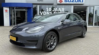 Grijs Gebruikt 2019 Tesla Model 3 Standard Range Sedan | € 17.950 (Eerlijke prijs)