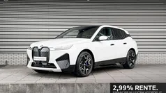 Mineralweiss metallic (wit metallic) Gebruikt 2022 BMW iX Comfort Edition SUV | € 49.900 (Eerlijke prijs)