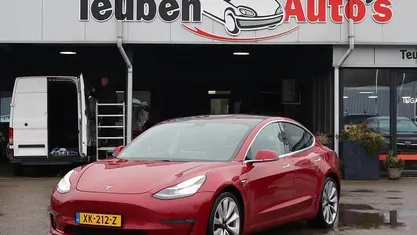 Rood Gebruikt 2019 Tesla Model 3 Performance Sedan | € 19.895 (Goede deal)