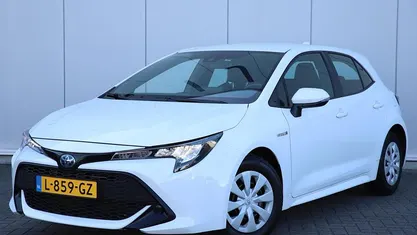 Wit Gebruikt 2021 Toyota Corolla Comfort Hatchback | € 19.950 (Goede deal)