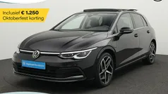 Zwart Gebruikt 2021 VW Golf VIII Style Hatchback | € 24.150 (Eerlijke prijs)