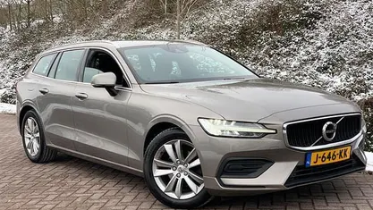 Grijs Gebruikt 2021 Volvo V60 Inscription Stationwagen | € 17.950 (Goede deal)