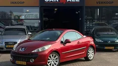 Rood, metallic lak Gebruikt 2007 Peugeot 207 CC Cabriolet | € 2.749 (Eerlijke prijs)