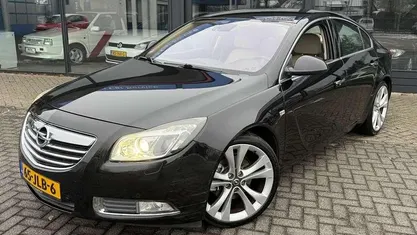 Zwart Occasion 2009 Opel Insignia Cosmo Sedan | € 4.999 (Goede deal)