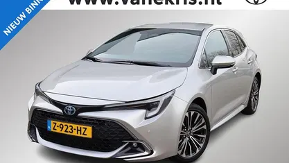 Grijs Gebruikt 2024 Toyota Corolla Hybrid Hatchback | € 27.999 (Eerlijke prijs)