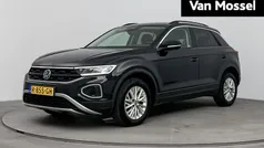 Zwart Gebruikt 2022 VW T-Roc Life SUV | € 23.400 (Eerlijke prijs)