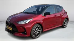 Rood Gebruikt 2021 Toyota Yaris Hybrid Executive Hatchback | € 21.900 (Eerlijke prijs)
