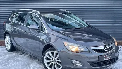 Grijs (metallic) Gebruikt 2011 Opel Astra Sport Stationwagen | € 2.750 (Eerlijke prijs)