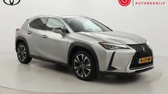 Grijs Gebruikt 2019 Lexus UX 250h Business Edition SUV | € 24.999 (Eerlijke prijs)