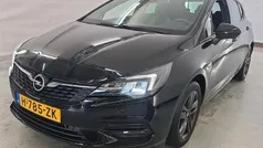 Zwart Gebruikt 2020 Opel Astra Edition Hatchback | € 15.900 (Eerlijke prijs)