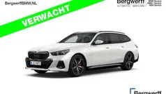 Wit Gebruikt 2025 BMW 550e M Sport Stationwagen | € 99.875 (Goede deal)