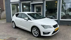 Wit, metallic lak Gebruikt 2015 Seat Leon FR Hatchback | € 12.250 (Eerlijke prijs)