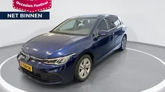 Blauw Gebruikt 2023 VW Golf VIII Life Hatchback | € 22.740 (Eerlijke prijs)