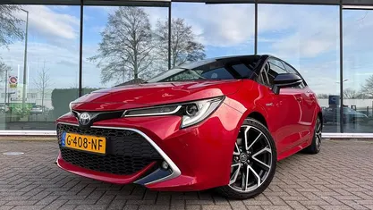 Occasion Toyota Corolla Executive 153 PK (112 kW) 2019 Rood (metallic) Hatchback