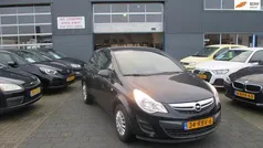 Zwart Gebruikt 2011 Opel Corsa Selection Hatchback | € 3.940 (Eerlijke prijs)