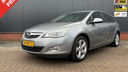 Grijs (metallic) Gebruikt 2011 Opel Astra Edition Stationwagen | € 4.495 (Eerlijke prijs)
