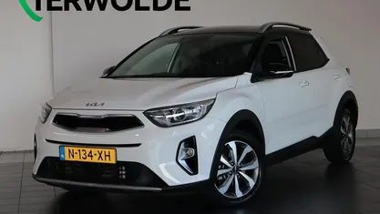 Wit Occasion 2022 Kia Stonic SUV | € 17.840 (Eerlijke prijs)