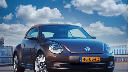 Bruin (metallic) Occasion 2013 VW Beetle Edition Cabriolet | € 15.995 (Eerlijke prijs)