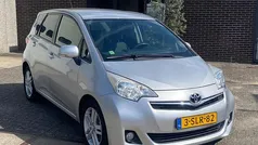 Grijs Gebruikt 2013 Toyota Verso-S MPV | € 7.995 (Eerlijke prijs)
