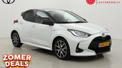 Wit Gebruikt 2021 Toyota Yaris Hybrid Executive Hatchback | € 23.999 (Eerlijke prijs)