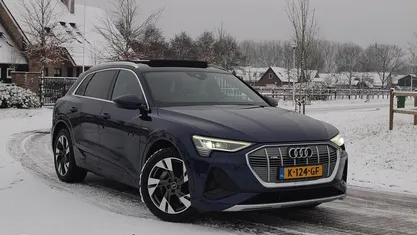 Blauw Occasion 2020 Audi e-tron Basis SUV | € 28.990 (Eerlijke prijs)