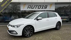 Gebruikt 2022 VW Golf VIII Style Hatchback | € 27.919 (Eerlijke prijs)