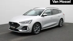 Grijs Gebruikt 2023 Ford Focus ST-Line Stationwagen | € 26.845 (Eerlijke prijs)