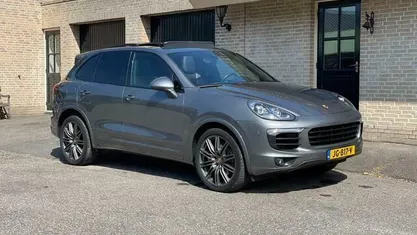 Grijs Occasion 2016 Porsche Cayenne SUV | € 35.950 (Eerlijke prijs)