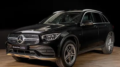 Zwart Gebruikt 2021 Mercedes GLC300 AMG line SUV | € 43.950 (Eerlijke prijs)