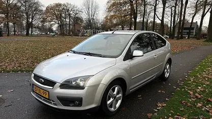 Grijs Gebruikt 2007 Ford Focus Futura Hatchback | € 1.999 (Goede deal)