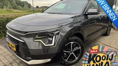 Interstellar grey Gebruikt 2024 Kia Niro SUV | € 34.400 (Eerlijke prijs)