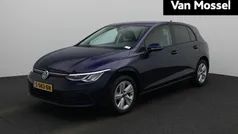 Blauw Gebruikt 2023 VW Golf VIII Life Hatchback | € 21.900 (Goede deal)