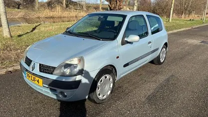 Occasion 2004 Renault Clio II Authentique Hatchback | € 950 (Goede deal)
