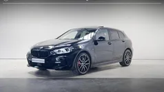 Saphirschwarz metallic (zwart metallic) Gebruikt 2024 BMW 120 M Sport Hatchback | € 37.995 (Eerlijke prijs)