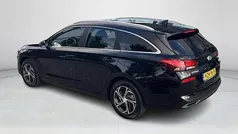 Phantom black pearl (pae) Gebruikt 2021 Hyundai i30 Comfort Stationwagen | € 21.950 (Eerlijke prijs)