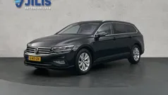 Zwart Gebruikt 2020 VW Passat Comfortline Stationwagen | € 19.950 (Goede deal)