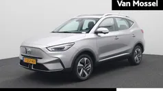 Grijs, metallic lak Gebruikt 2023 MG ZS Luxury Sedan | € 19.888 (Goede deal)