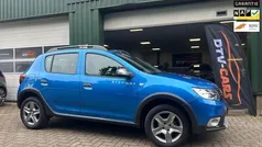 Blauw, metallic lak Gebruikt 2017 Dacia Sandero Stepway Hatchback | € 9.950 (Eerlijke prijs)