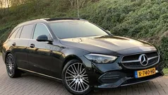 Zwart Gebruikt 2022 Mercedes 180 AMG line Sedan | € 37.990 (Goede deal)