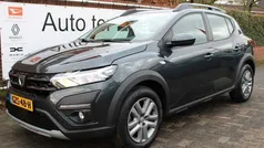 Grijs, metallic lak Gebruikt 2023 Dacia Sandero Comfort Hatchback | € 16.900 (Eerlijke prijs)