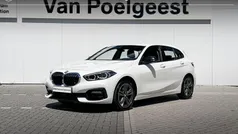 Wit Gebruikt 2021 BMW 118 Sport Line Hatchback | € 24.900 (Eerlijke prijs)