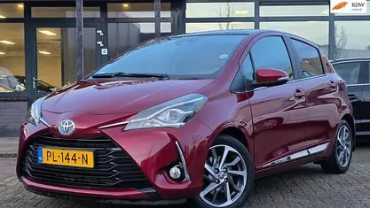 Occasion Toyota Yaris Premium 136 PK (100 kW) 2017 Rood Hatchback