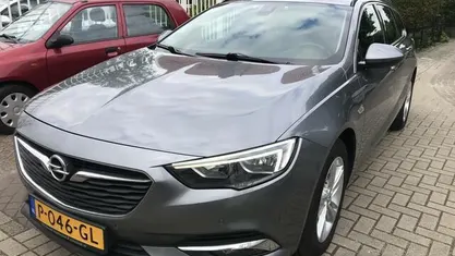 Grijs Gebruikt 2018 Opel Insignia Business Stationwagen | € 9.950 (Goede deal)