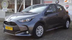 Grijs Gebruikt 2023 Toyota Yaris Hybrid Active Hatchback | € 20.995 (Eerlijke prijs)