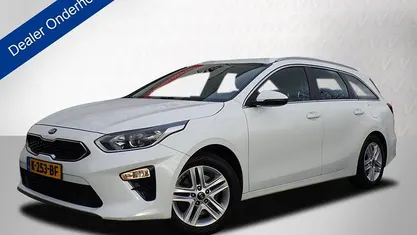 Wit Gebruikt 2020 Kia Ceed Hatchback | € 15.885 (Eerlijke prijs)