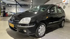 Zwart Gebruikt 2004 Nissan Almera Tino Acenta MPV | € 1.799 (Eerlijke prijs)