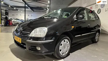 Zwart Gebruikt 2004 Nissan Almera Tino Acenta MPV | € 1.499 (Eerlijke prijs)