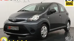 Grijs Gebruikt 2014 Toyota Aygo Hatchback | € 6.445 (Eerlijke prijs)